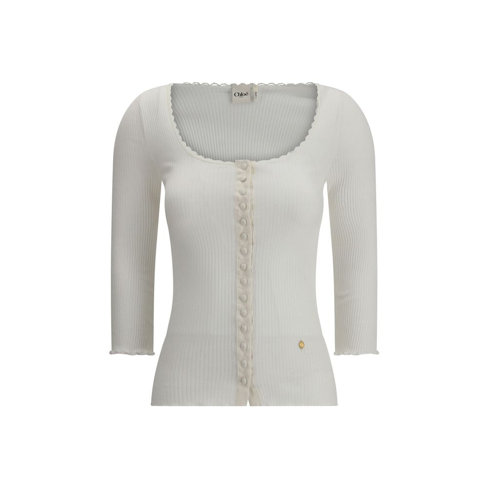 White Cotton CardiganThe Cotton Cardigan by Chloé embodies essential and timeless elegance. Featuring a round neckline, front button fastening and long sleeves, it stands out with its clean lines, straight hem and tonal stitching. A lightweight and refine