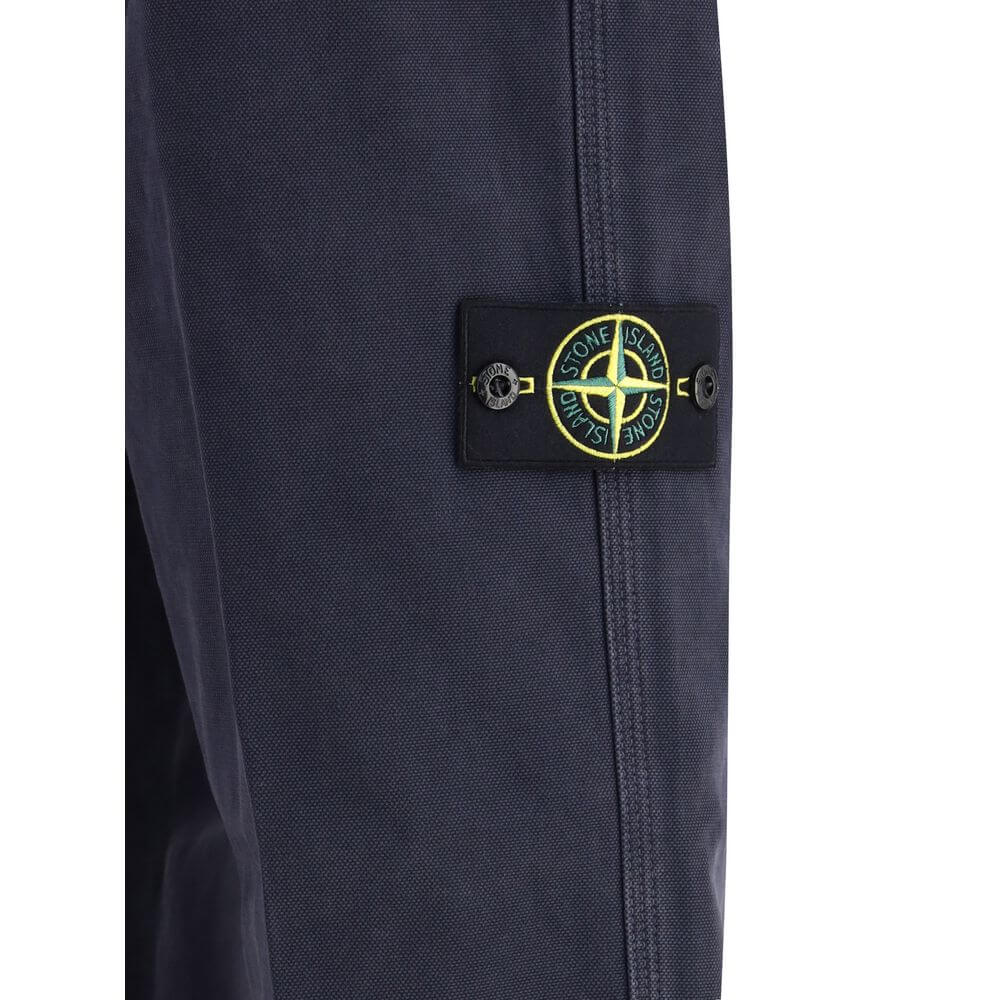 Purple Cotton Casual PantsThe Stone Island relaxed fit Trousers combine comfort with modern style. Designed with a regular waist and belt loops, they feature functional side pockets, back pockets, and the signature logo patch on the left leg. A versatile