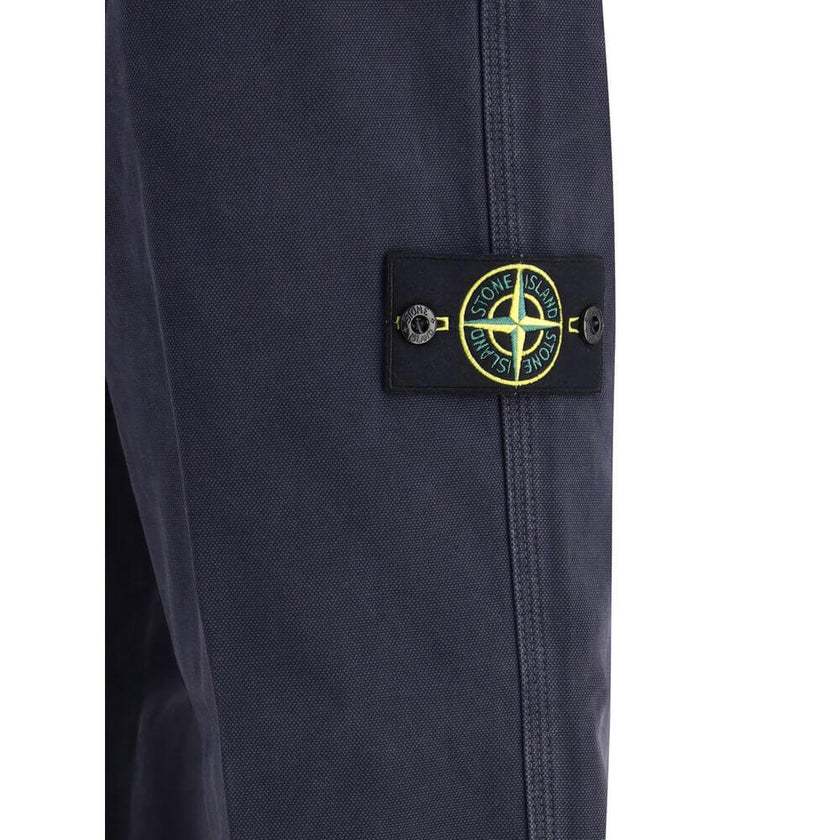 Purple Cotton Casual PantsThe Stone Island relaxed fit Trousers combine comfort with modern style. Designed with a regular waist and belt loops, they feature functional side pockets, back pockets, and the signature logo patch on the left leg. A versatile