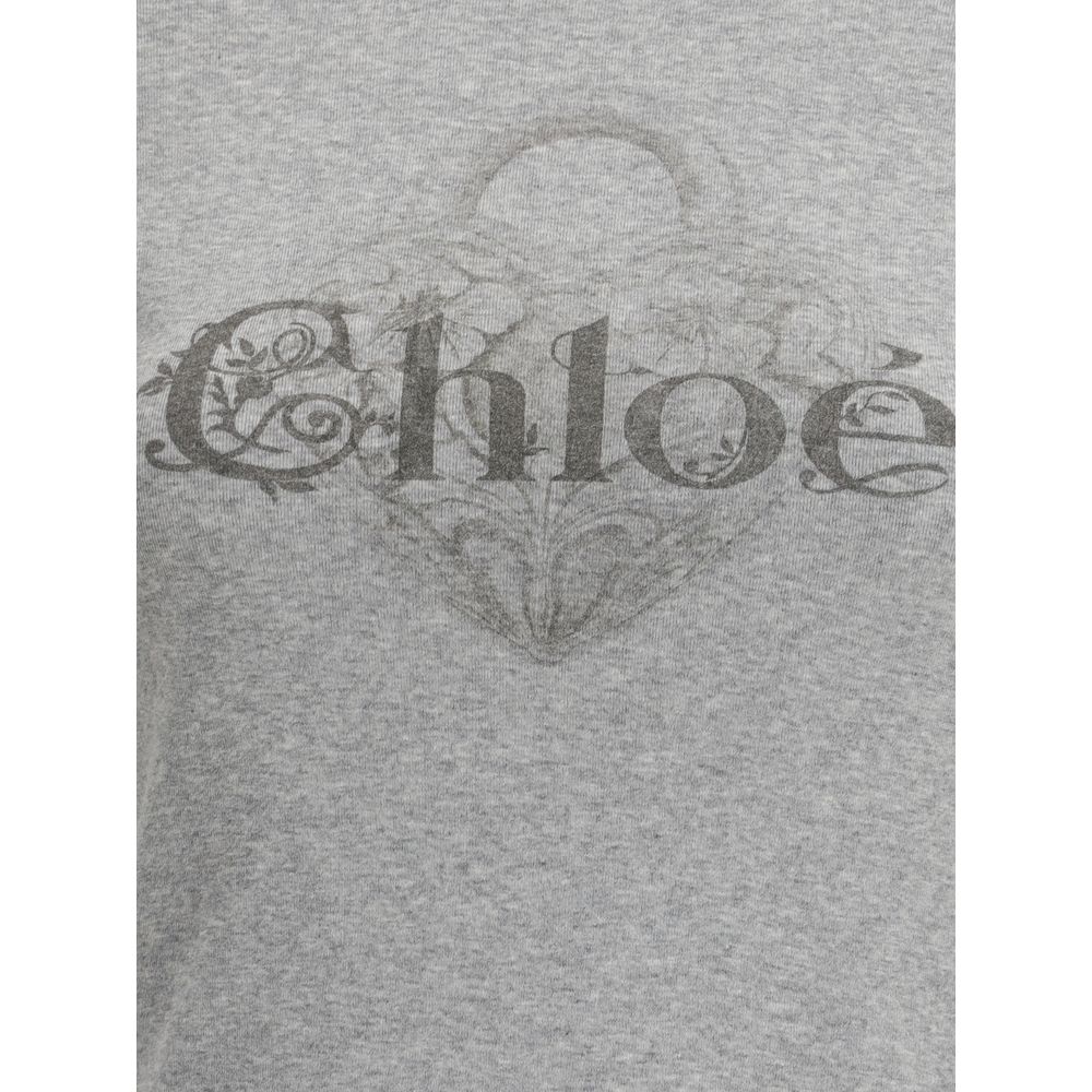 Gray Cotton ClothingThe Baby Fit Logo T-shirt by Chloé embodies the elegance of simplicity and the purity of clean lines. Crafted from soft organic cotton jersey, it offers a comfortable fit with an understated silhouette. A subtle embroidered detail at t