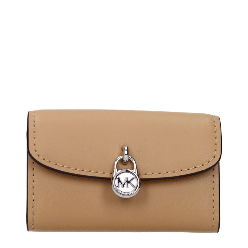Brown Leather WalletDescription: The product with MPN 35S5S1YE0LPEANUT and code F85048 leather in brown is a coin purses designed by Michael Kors. It has features like front detail, front logo, external pocket.Brown Leather Wallet${tagsMichael KorsAulae B