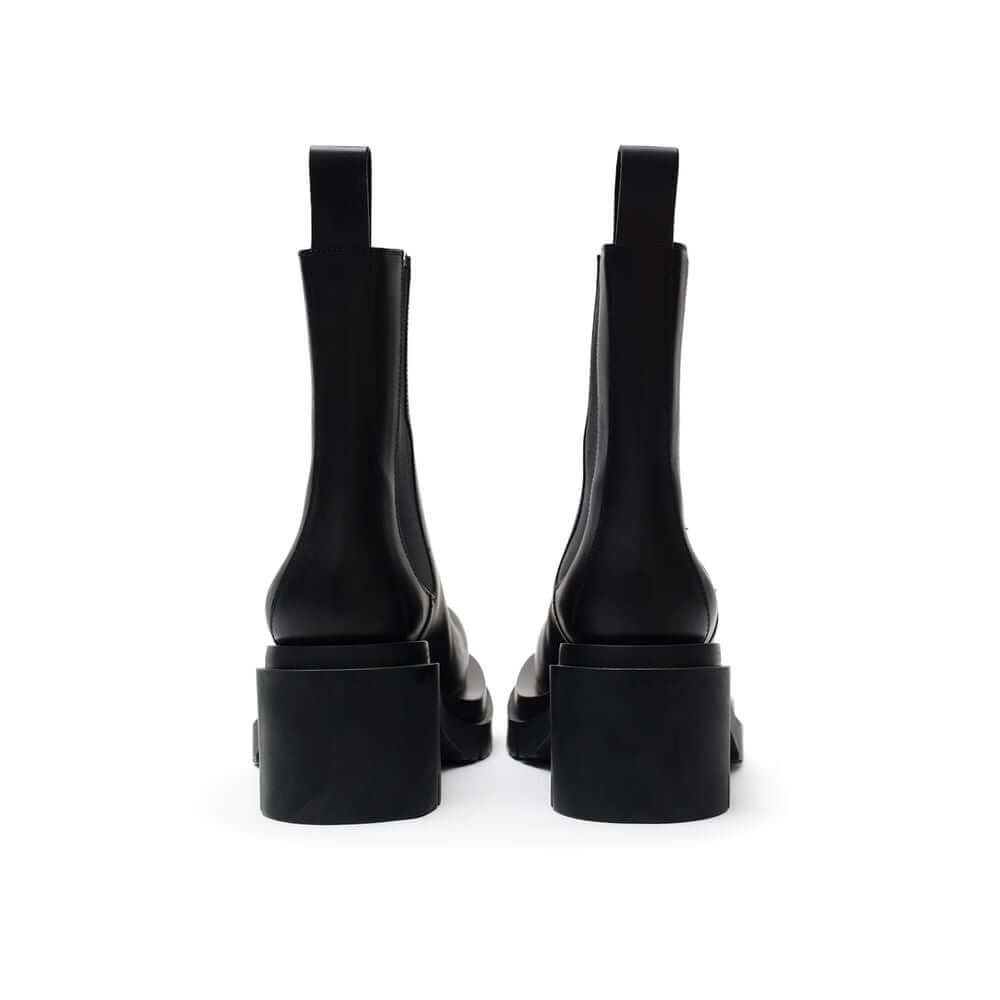 Black Leather Ankle BootsBottega Veneta Black Leather Lug Ankle Boots. Maxi black lug sole with heel, round toe, brushed leather, elastic side bands, and a pull-tab at the back for easy on and off. Composition: Leather Internal SKU: 25OTT03 Brand SKU: 667