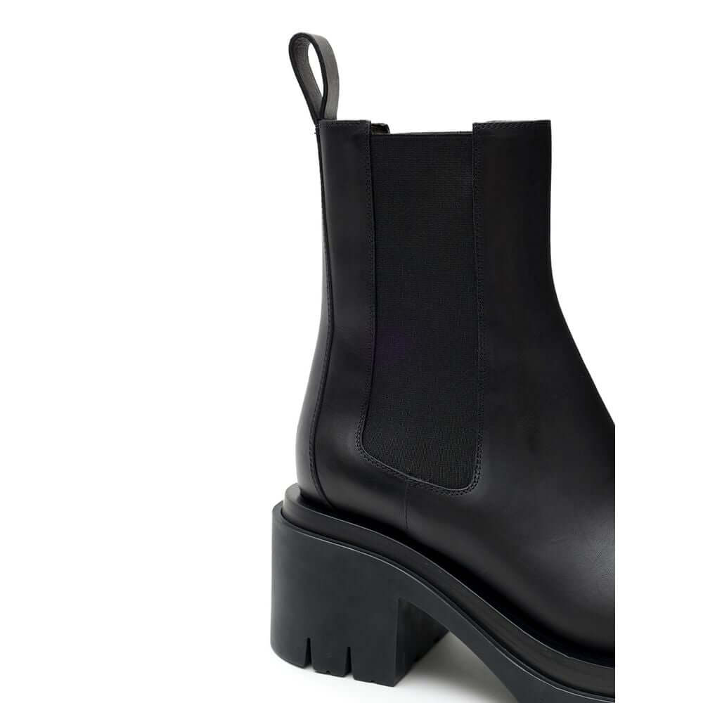Black Leather Ankle BootsBottega Veneta Black Leather Lug Ankle Boots. Maxi black lug sole with heel, round toe, brushed leather, elastic side bands, and a pull-tab at the back for easy on and off. Composition: Leather Internal SKU: 25OTT03 Brand SKU: 667