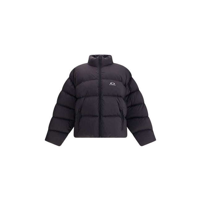 Black Polyamide ClothingThe Balenciaga Standard Puffer in Black is a contemporary wardrobe essential. Crafted from lightweight matte nylon, it features a cocoon-like volume, high straight collar, concealed zip with snap-button placket, two slanted pockets
