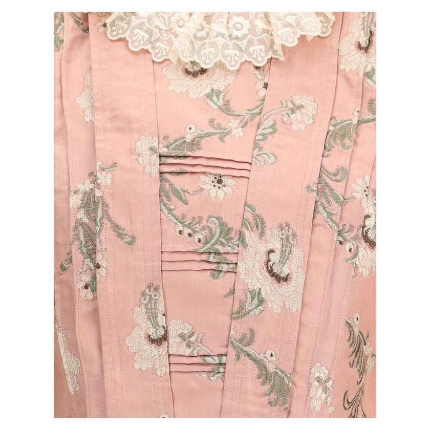 Fitted Jacket in jacquard taffeta and laceThe fitted jacket in jacquard taffeta and lace by Chloé captures a baroque spirit through exquisite craftsmanship. Made from a silk-blend floral jacquard, it is adorned with lace detailing and puffed shoulders tha