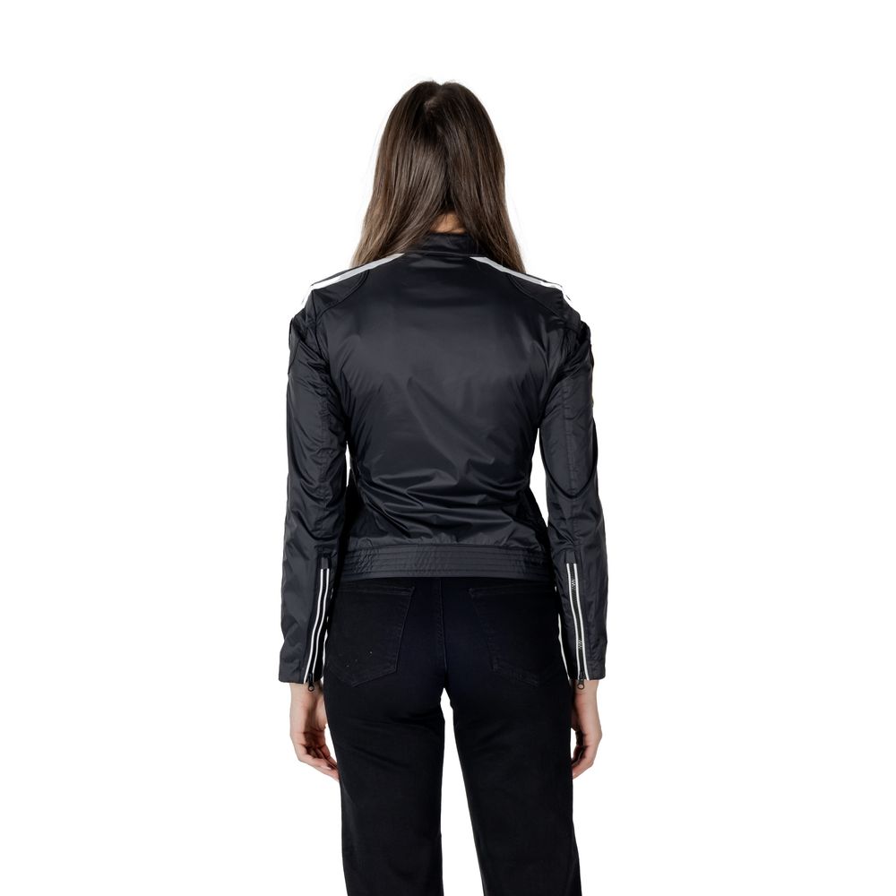 Schwarze Bikerjacke aus Kunstleder mit bestickten Details