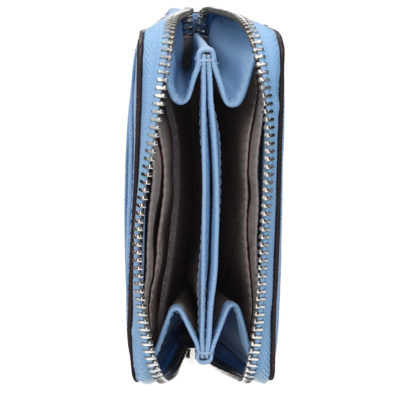 Light Blue Leather CardholderDescription: The product with MPN 35H8STVZ5LLTSKY and code F85081 leather in heavenly is a document holders designed by Michael Kors. It has features like front logo.Light Blue Leather Cardholder${tagsMichael KorsAulae Light B