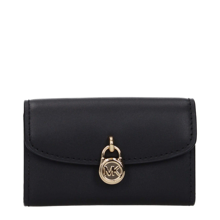 Black Leather WalletDescription: The product with MPN 35S5G1YE0LBLACK and code F85049 leather in black is a coin purses designed by Michael Kors. It has features like front detail, front logo, external pocket.Black Leather Wallet${tagsMichael KorsAulae Bl
