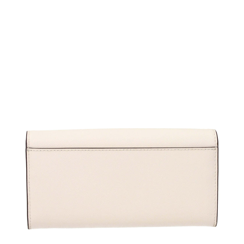 Beige Leather WalletDescription: The product with MPN 35F3GTVE7LLTCREAM and code F85083 leather in beige is a wallets designed by Michael Kors. It has features like front logo, external pocket.Beige Leather Wallet${tagsMichael KorsAulae Beige Leather Wall