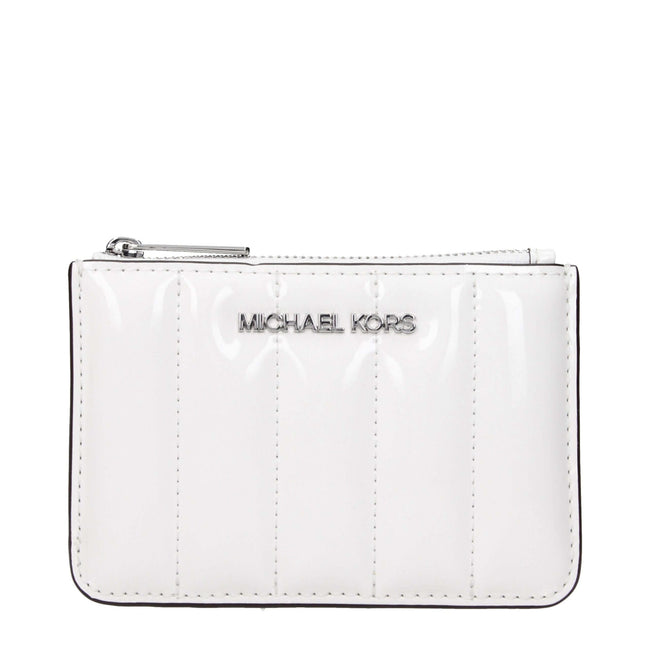 White Leather WalletDescription: The product with MPN 35T5STVP1AOPTICWHITE and code F85050 patent leather in white is a coin purses designed by Michael Kors. It has features like front logo.White Leather Wallet${tagsMichael KorsAulae White Leather Wallet