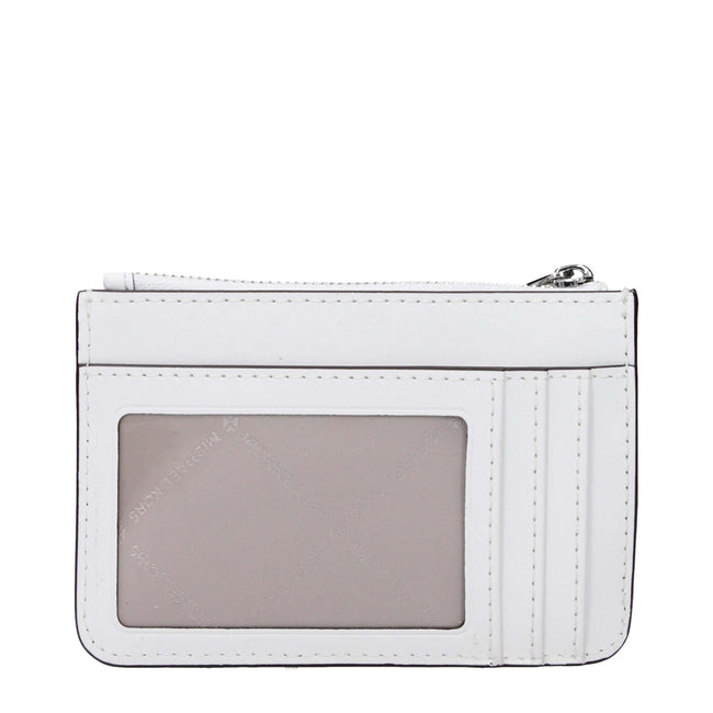 White Leather WalletDescription: The product with MPN 35T5STVP1AOPTICWHITE and code F85050 patent leather in white is a coin purses designed by Michael Kors. It has features like front logo.White Leather Wallet${tagsMichael KorsAulae White Leather Wallet