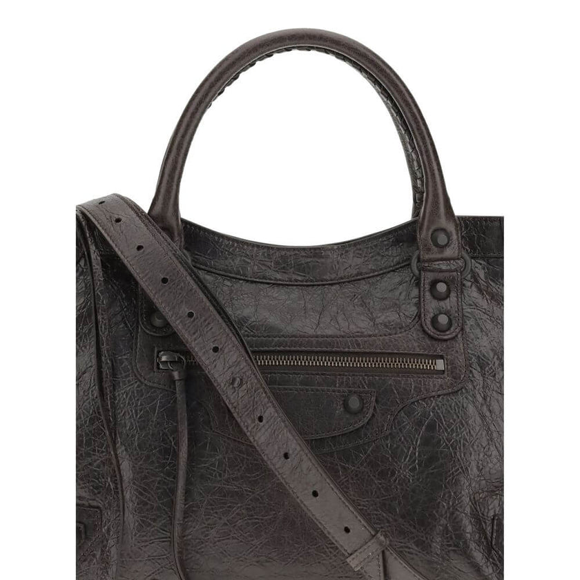 Brown Calf Leather Bos Taurus Shoulder BagBalenciaga’s Le City Medium Shoulder Bag is a high-class item made of fine lambskin leather that combines elegance and functionality. The two hand-woven leather handles lend an artisanal and refined touch, while t