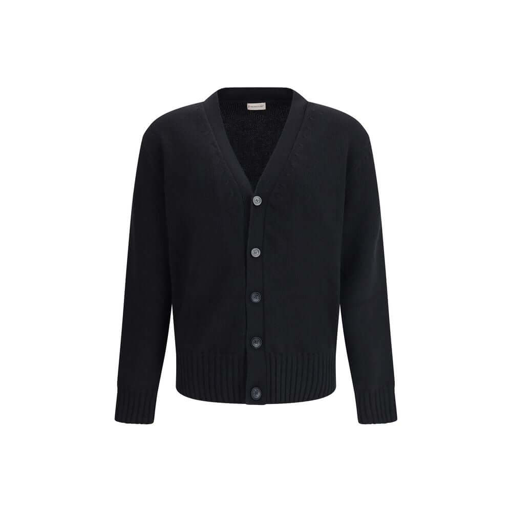 Black Fleece Wool CardiganThe wool V-Neck Cardigan by Moncler embodies the refined minimalism of the Men’s collection. Crafted from carded wool in a gauge 7 plain knit, it offers a clean, versatile silhouette ideal for a polished and modern look. The desi