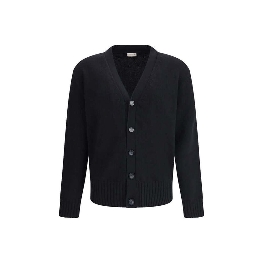 Black Fleece Wool CardiganThe wool V-Neck Cardigan by Moncler embodies the refined minimalism of the Men’s collection. Crafted from carded wool in a gauge 7 plain knit, it offers a clean, versatile silhouette ideal for a polished and modern look. The desi