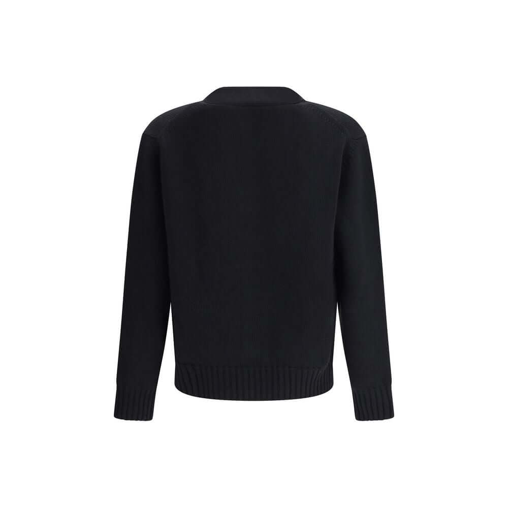 Black Fleece Wool CardiganThe wool V-Neck Cardigan by Moncler embodies the refined minimalism of the Men’s collection. Crafted from carded wool in a gauge 7 plain knit, it offers a clean, versatile silhouette ideal for a polished and modern look. The desi