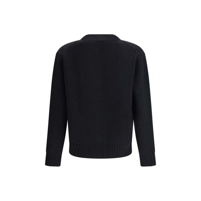 Black Fleece Wool CardiganThe wool V-Neck Cardigan by Moncler embodies the refined minimalism of the Men’s collection. Crafted from carded wool in a gauge 7 plain knit, it offers a clean, versatile silhouette ideal for a polished and modern look. The desi