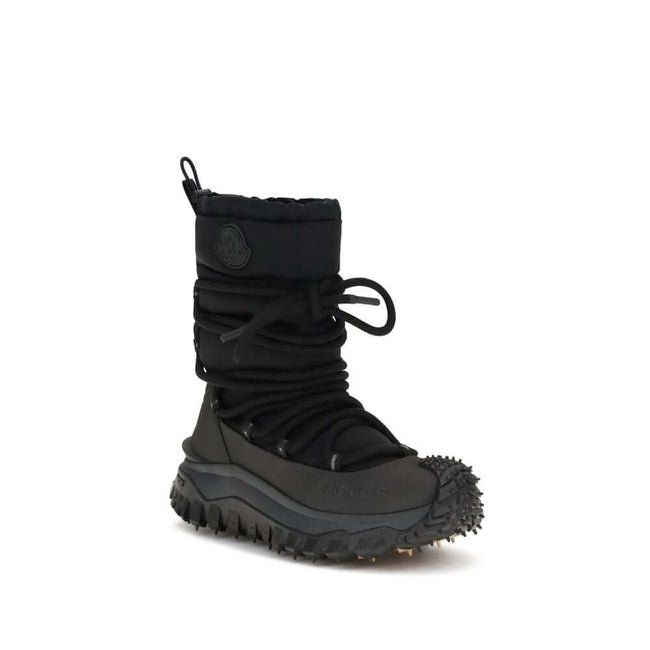 Black Polyamide Lace-Up BootsTrailgrip Après high Boots by Moncler are designed to tackle the most extreme conditions with style and functionality. The upper combines technical nylon and textured rubber for optimal protection, while the GORE-TEX membrane
