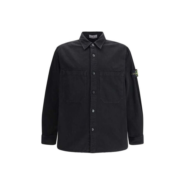 Black Cotton ShirtThe Stone Island Overshirt, crafted from 100% black cotton, is a versatile essential that blends functionality with contemporary style. Featuring a button fastening, two chest patch pockets, and the iconic logo patch on the left sleeve,