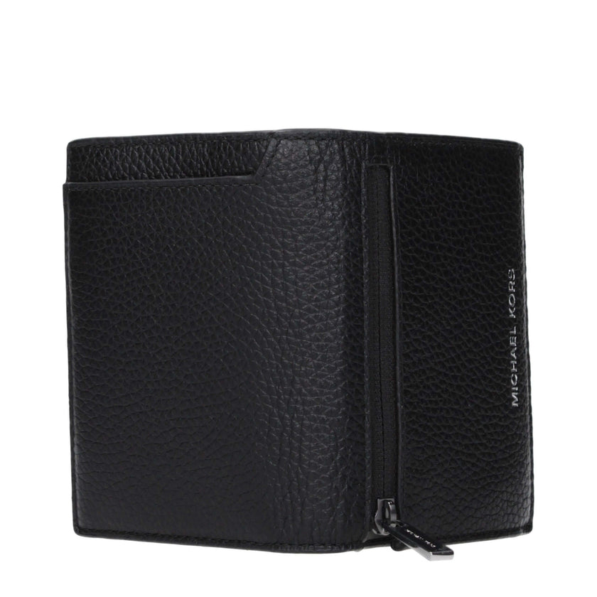 Black Leather CardholderDescription: The product with MPN 36S5LCOF3LBLACK and code F85086 leather in black is a document holders designed by Michael Kors. It has features like front logo.Black Leather Cardholder${tagsMichael KorsAulae Black Leather Cardho