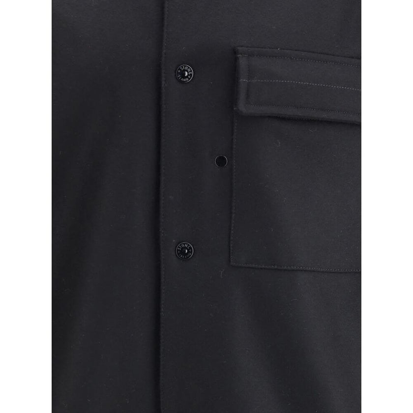 Black Fleece Wool CoatStone Island’s Wool Jacket is an overshirt with an essential and functional character. It features a classic collar, button closure and a patch pocket on the chest. The design is completed by the iconic logo on the left sleeve, a dis