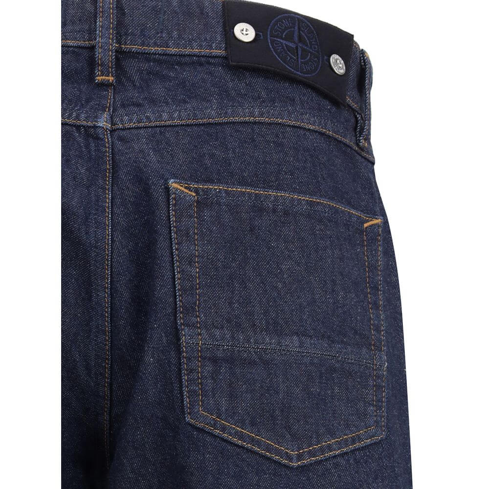 Blue Cotton Cropped JeansThe Stone Island Denim-Rinsed Jeans offer a refined take on a wardrobe essential, featuring a dark wash and distinctive contrast stitching. Crafted from durable denim, they include a regular waist with belt loops, button fastening