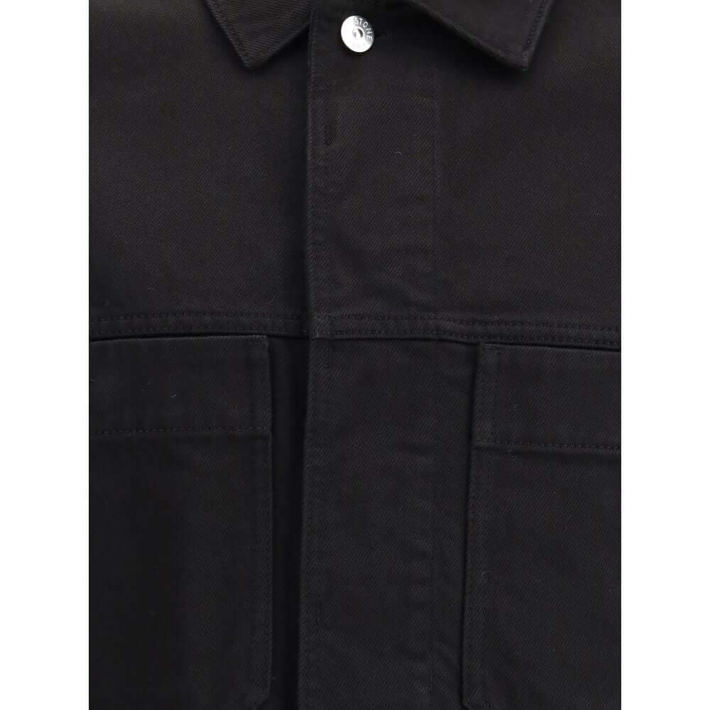 Black Cotton CoatThe Stone Island cotton Shirt is crafted with an essential design enriched by functional details. Chest patch pockets and snap button fastening give it a modern, utilitarian edge, while the iconic sleeve logo on the left arm completes the