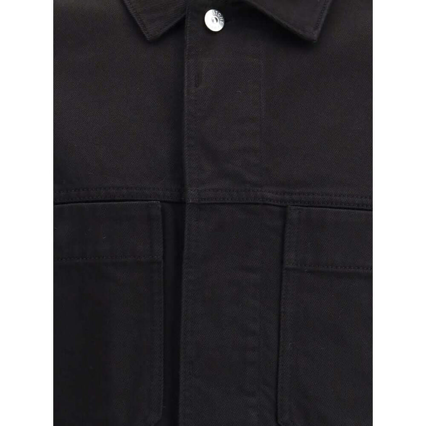 Black Cotton CoatThe Stone Island cotton Shirt is crafted with an essential design enriched by functional details. Chest patch pockets and snap button fastening give it a modern, utilitarian edge, while the iconic sleeve logo on the left arm completes the