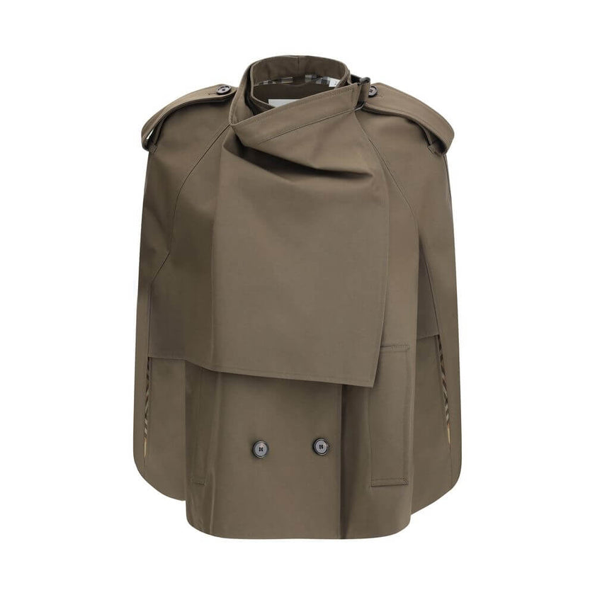 Cotton CapeThe Burberry Cape is a refined and functional piece, crafted from water-repellent cotton-blend twill. Inspired by the House’s classic rainwear, it features a fluid silhouette with a concealed button fastening, side welt pockets and the iconic B