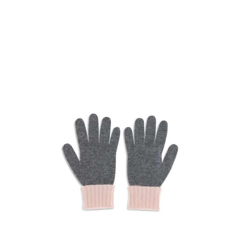 Cashmere GG GlovesCashmere GG Gloves by Gucci feature a five-finger design and contrasting ribbed elastic cuff. The all-over print GG motif adds a distinctive and refined touch to this stylish and comfortable accessory. Season: AW25 Composition: GENERAL 1