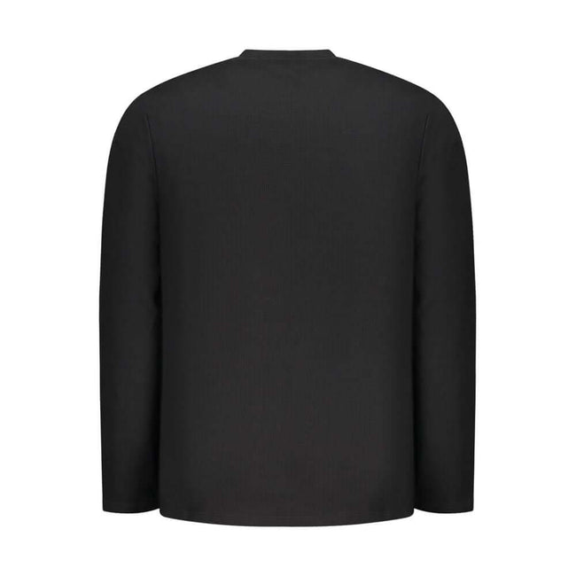 Black Cotton Men SweaterElevate your wardrobe with the epitome of sleek sophistication—this Hugo Boss sweater exudes a confident edge with its sharp black hue and refined embroidery logo detail. Crafted for the modern man who demands both comfort and styl
