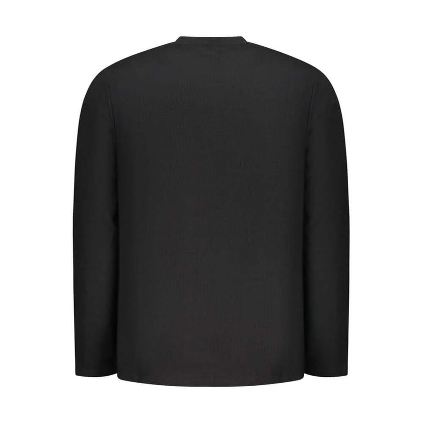Black Cotton Men SweaterElevate your wardrobe with the epitome of sleek sophistication—this Hugo Boss sweater exudes a confident edge with its sharp black hue and refined embroidery logo detail. Crafted for the modern man who demands both comfort and styl