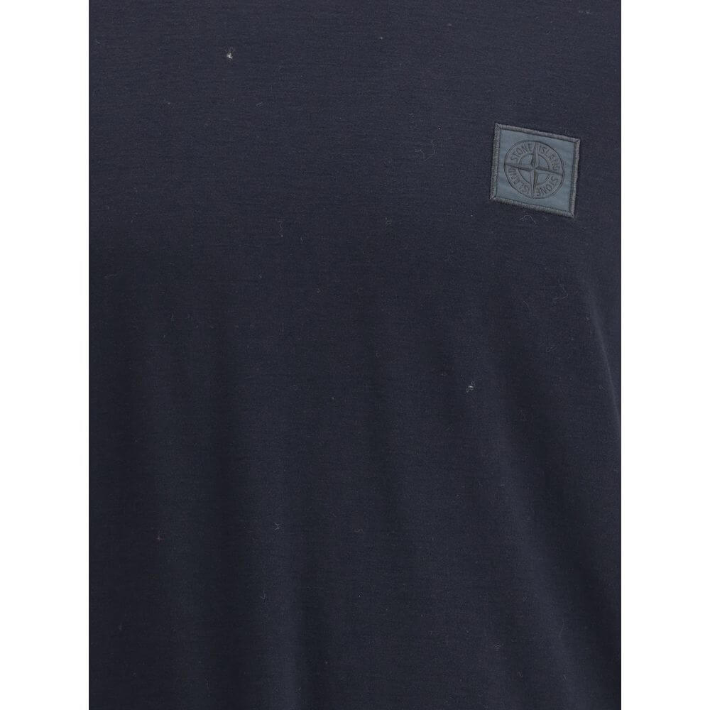 Blue Cotton T-ShirtThe Stone Island crew-neck T-shirt elevates a wardrobe essential with the brand’s signature approach. Crafted from cotton crêpe jersey, it features a garment-dyed finish, giving each piece unique depth of color. Designed with a slim fit