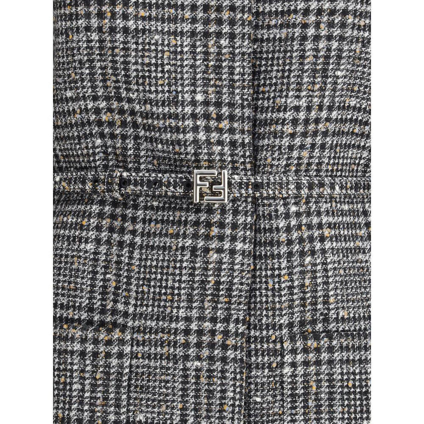Gray Fleece Wool ClothingThe wool and cotton tweed Blouson Jacket by Fendi with a check pattern reinterprets the timeless charm of the fabric in a modern, sophisticated way. The cocoon silhouette, both enveloping and contemporary, is defined by wide long