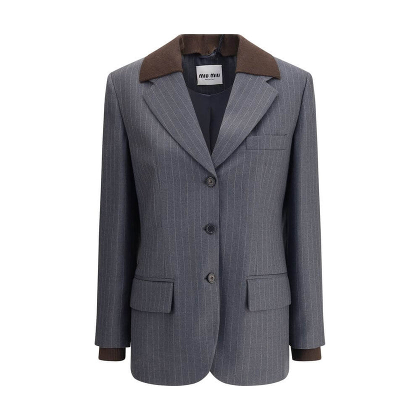 Gray Fleece Wool BlazerMiu Miu’s striped Blazer combines classic elegance with contemporary details. The single-breasted design features two welt flap pockets, a breast pocket and peaked lapels, while the ribbed collar and double sleeves add a touch of or