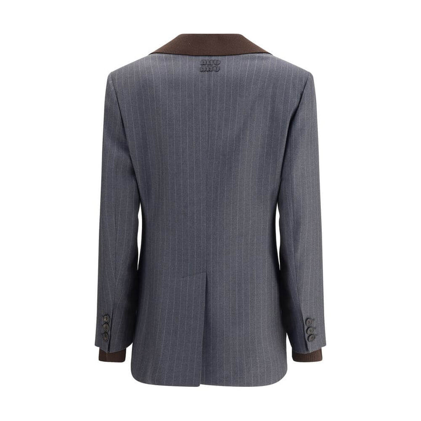 Gray Fleece Wool BlazerMiu Miu’s striped Blazer combines classic elegance with contemporary details. The single-breasted design features two welt flap pockets, a breast pocket and peaked lapels, while the ribbed collar and double sleeves add a touch of or