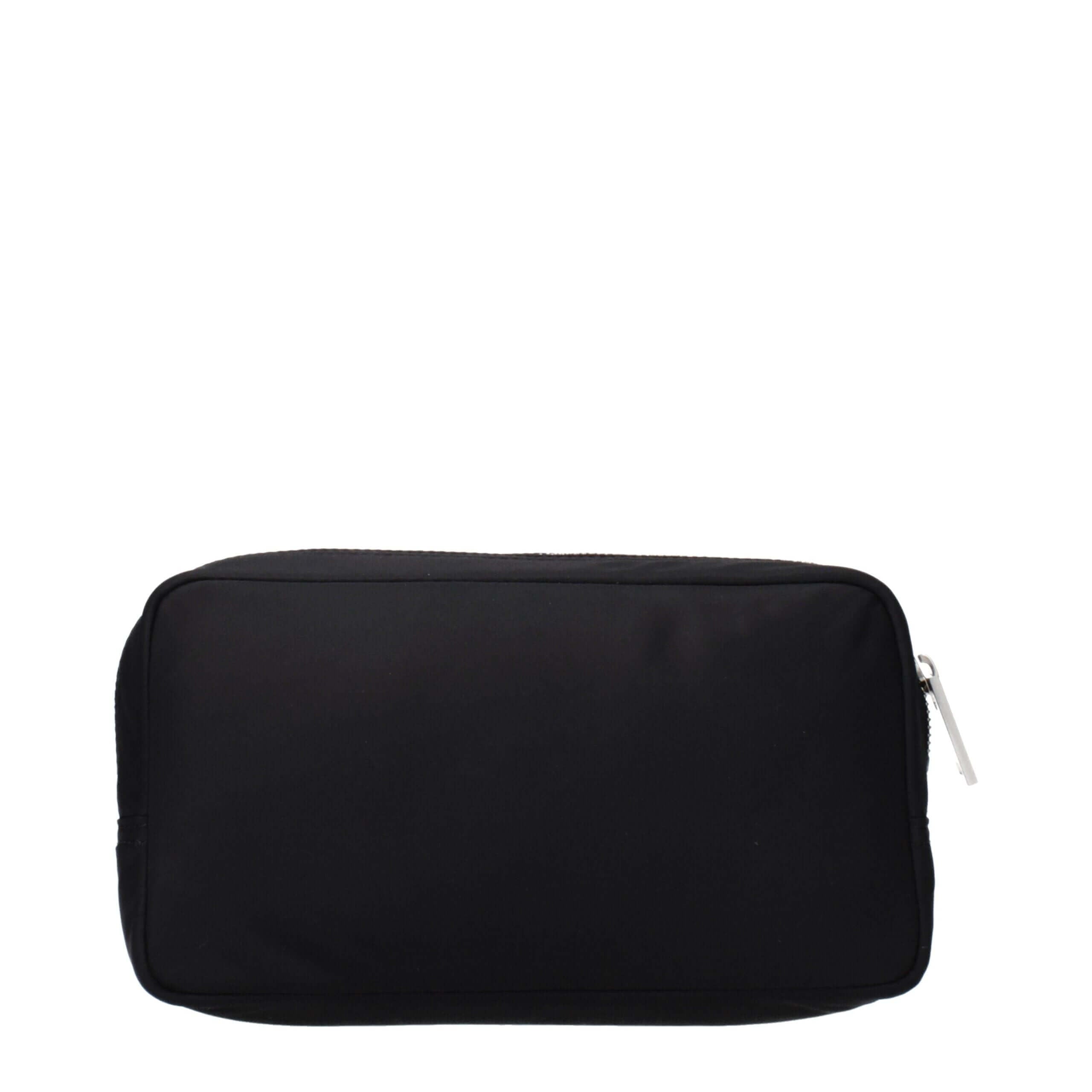 Black Nylon Clutch BagDescription: The product with MPN 8090576 and code F85149 nylon in black is a clutches designed by Burberry. It has features like front logo.Black Nylon Clutch Bag${tagsBurberryAulae Black Nylon Clutch Bag BurberryAulae Black Nylon C