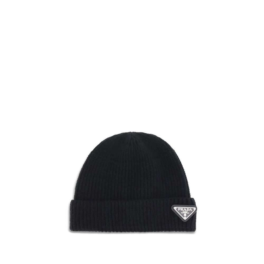 Black Fleece Wool BeaniePrada’s beanie Hat with logo plaque is an essential accessory with distinctive character. Made with ribbed lapels for a snug and comfortable fit, it is embellished with the iconic triangular side plaque, a symbol of the brand’s min
