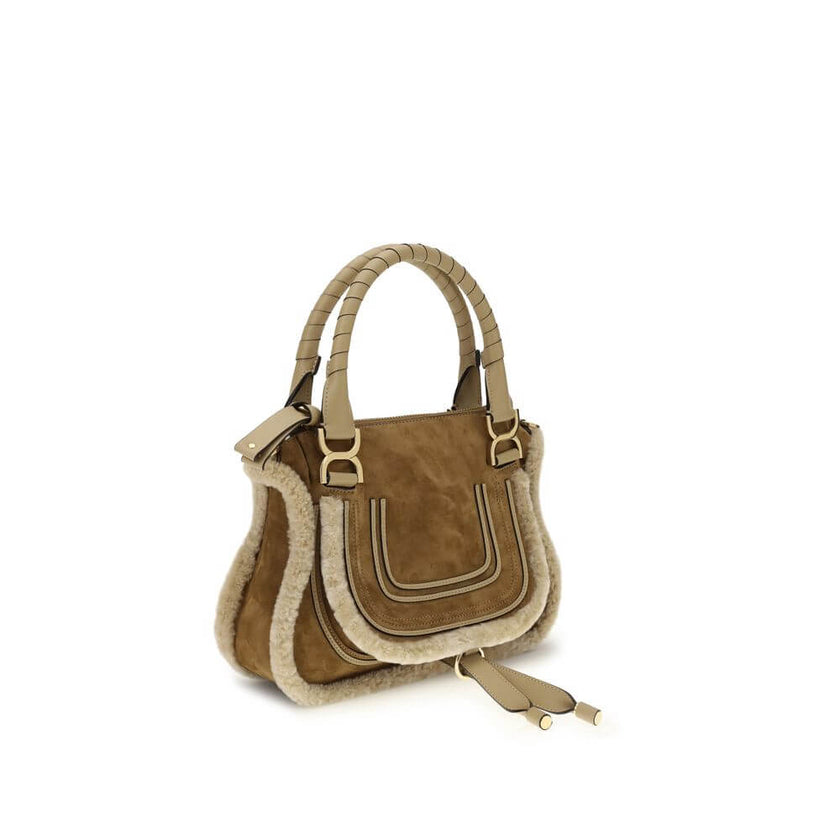Beige Leather HandbagMarcie small Handbag by Chloé, made of suede and shearling leather, is a perfect balance of elegance and functionality. It can be carried by hand, over the shoulder or over the shoulder thanks to the removable leather strap via hooks.