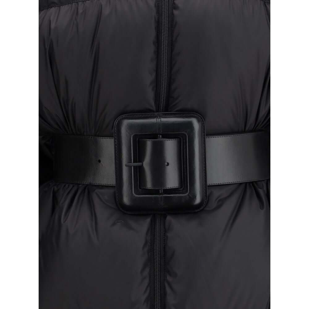 Black Polyamide Jackets And CoatThe Belted Hourglass Short Puffer reflects Balenciaga’s sculptural and contemporary vision. Crafted from lightweight technical fabric, it features a precisely constructed hourglass silhouette and a high stand-up collar that