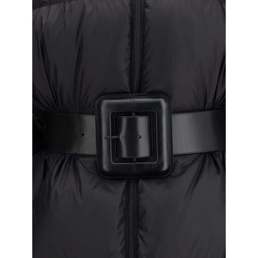 Black Polyamide Jackets And CoatThe Belted Hourglass Short Puffer reflects Balenciaga’s sculptural and contemporary vision. Crafted from lightweight technical fabric, it features a precisely constructed hourglass silhouette and a high stand-up collar that