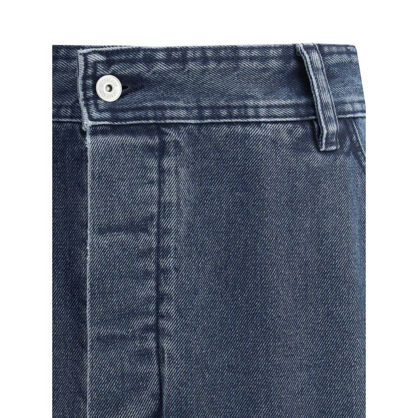 Blue Cotton Jeans DenimThe Le Cargo De-Nîmes Carré Jeans by Jacquemus reinterpret denim with a sculptural and contemporary approach. The wide, straight-leg cut pairs with functional details such as cargo pockets on the leg and back patch pockets featuring