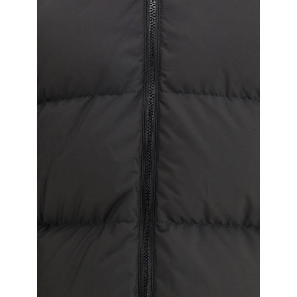 Black Polyester ClothingThe Puffer Jacket by Burberry merges technical innovation with timeless heritage. Filled with goose down and insulating fibres, it offers warmth and lightness in equal measure. Detachable sleeves transform the piece into a gilet, e