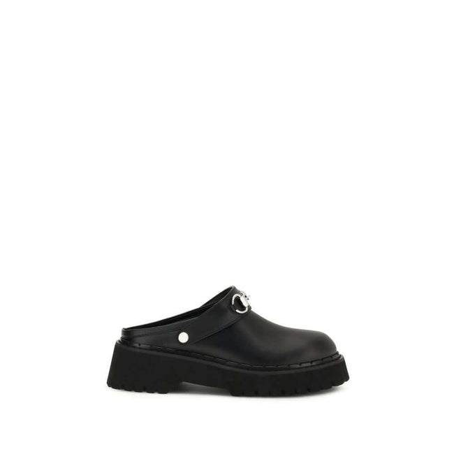 Black Leather MulesThe Mule with Horsebit by Gucci pays tribute to the House’s equestrian heritage, where the Horsebit detail has become both a historical and contemporary emblem. Crafted in supple leather, it is finished with silver-toned hardware, a rub