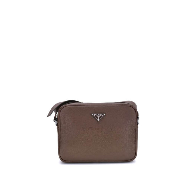 Brown Calf Leather Bos Taurus Shoulder BagPrada’s Logo Shoulder Bag is an elegant and functional accessory made of fine calfskin leather. Featuring a zippered closure and an adjustable buckled shoulder strap, it has metal hardware that enhances its charac
