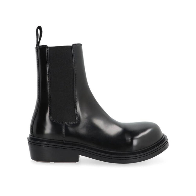 Black Calfskin Chelsea BootsDescription: – Composition: 100% calf leather – Inner: 100% Leather – Insole: 100% Leather – Sole: 100% Rubber – pull tab at the rear – Round toe – Elasticated side inserts – Made in Italy – Gender: WOMEN –Black Calfskin Chelse