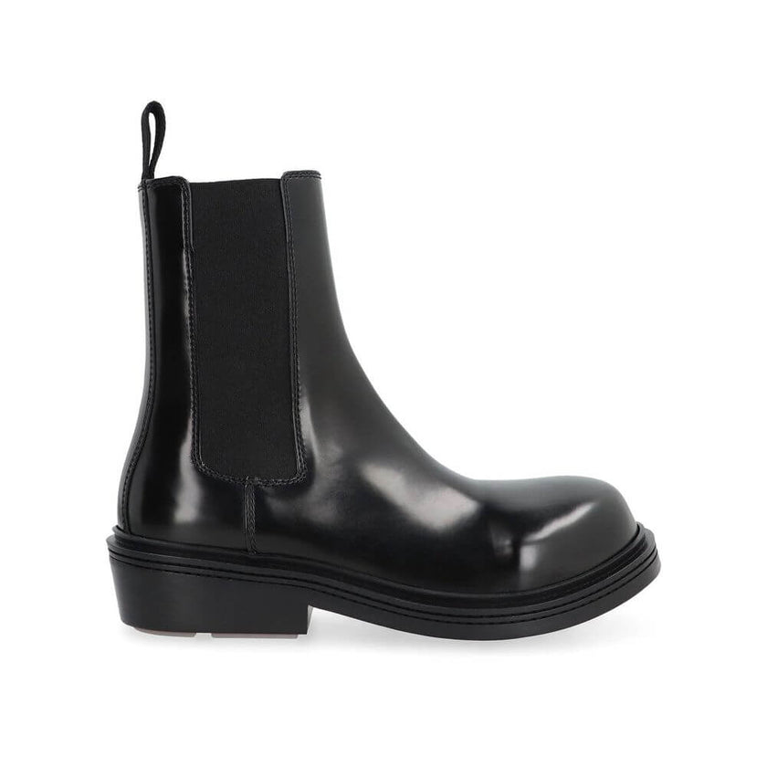 Black Calfskin Chelsea BootsDescription: – Composition: 100% calf leather – Inner: 100% Leather – Insole: 100% Leather – Sole: 100% Rubber – pull tab at the rear – Round toe – Elasticated side inserts – Made in Italy – Gender: WOMEN –Black Calfskin Chelse