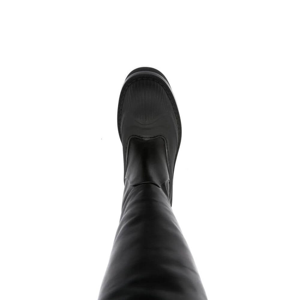 Black Leather Over The KneeDescription: – Composition: 100% Leather – Inner: 100% Leather – Insole: 100% Leather – Sole: 100% Rubber – Round toe – Embossed logo detail – Chunky rubber sole – Pull-on style – Made in Italy – Gender: WOMEN –Black Leather Ove