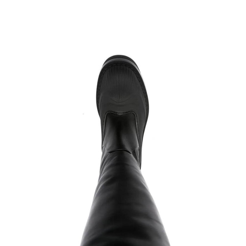 Black Leather Over The KneeDescription: – Composition: 100% Leather – Inner: 100% Leather – Insole: 100% Leather – Sole: 100% Rubber – Round toe – Embossed logo detail – Chunky rubber sole – Pull-on style – Made in Italy – Gender: WOMEN –Black Leather Ove