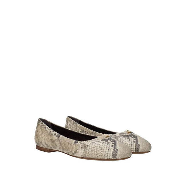 Beige Goatskin Ballet FlatsDescription: – Composition: 100% Goat leather – Inner: Leather – Insole: Leather – Sole: Leather – Almond toe – Slip-on design – Gold-toned piece lends a signature finish – Made in Italy – Gender: WOMEN – Size & Fit: Fit true to
