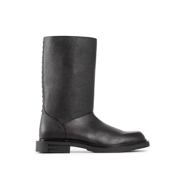 Black Calfskin BootsDescription: – Composition: 100% calf leather – Inner: Leather – Insole: Leather – Sole: Rubber – Round toe – Slip-on design – Grained leather – ‘F” block heel – Back tonal hand-stitching detail – Made in Italy – Gender: MEN – Size & F